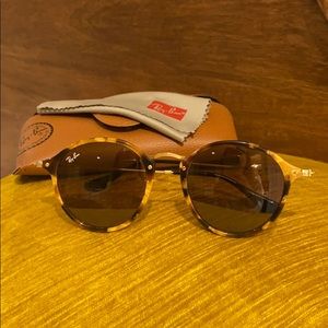 Ray-Ban Round Fleck Women’s Sunglasses